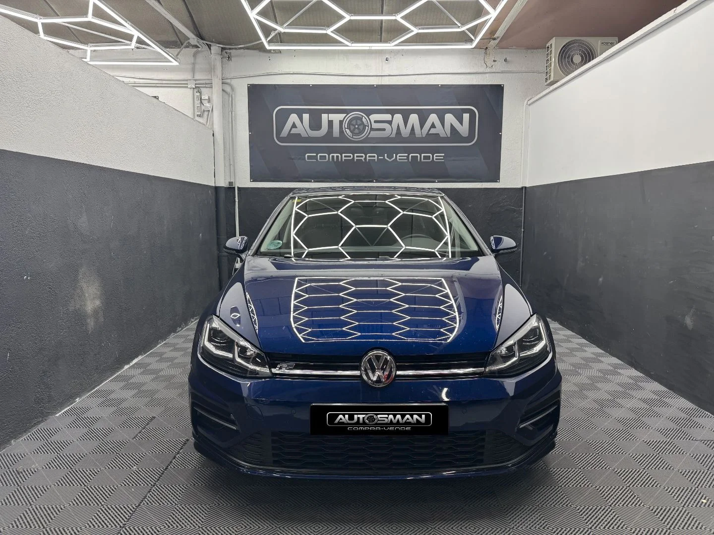 VOLKSWAGEN Golf Sport RLine 1.5 TSI 2018 Gasolina Azul - Interior